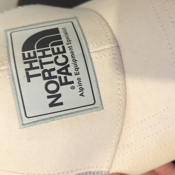 The North Face women's trucker hat - Picture 2 of 4